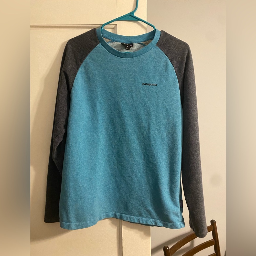 Patagonia Boys Medium lightweight sweatshirt long sleeve